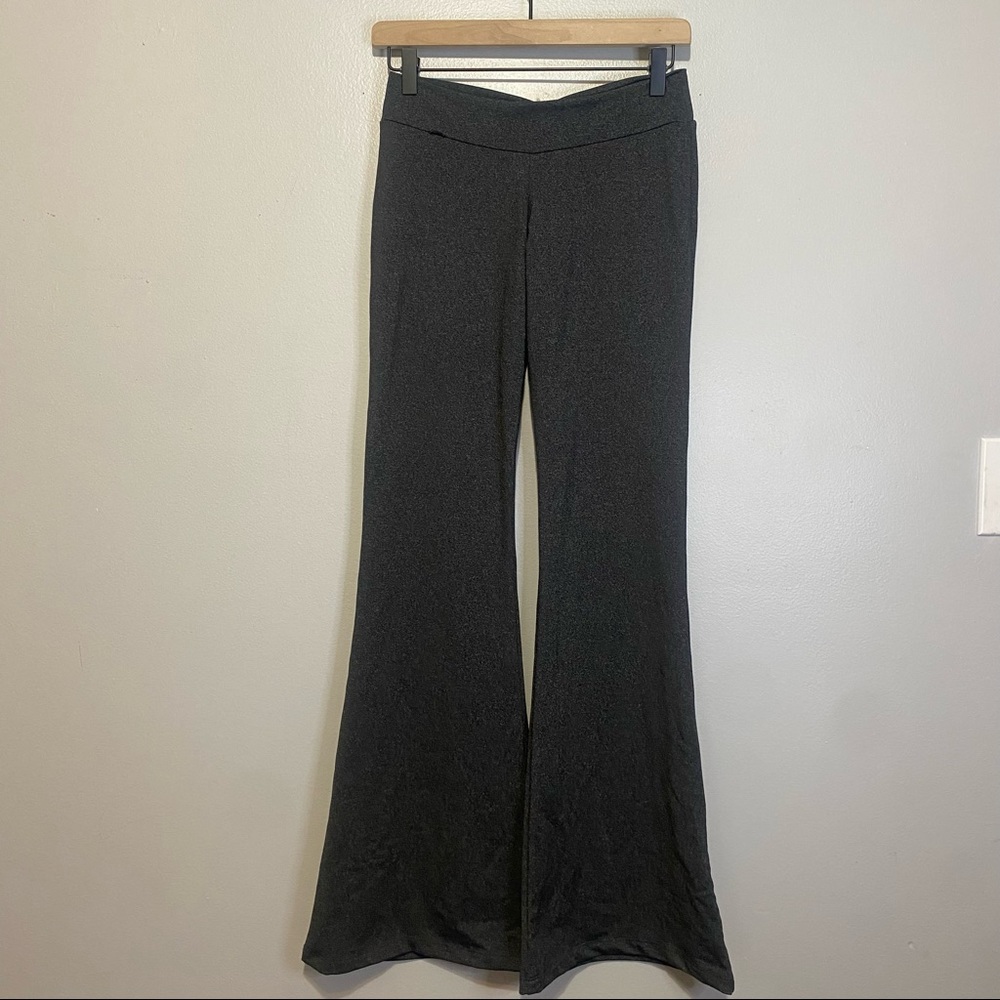 Mia Brazilia Gray Bell Bottom Ruched Butt Leggings Pants Size M Low Rise